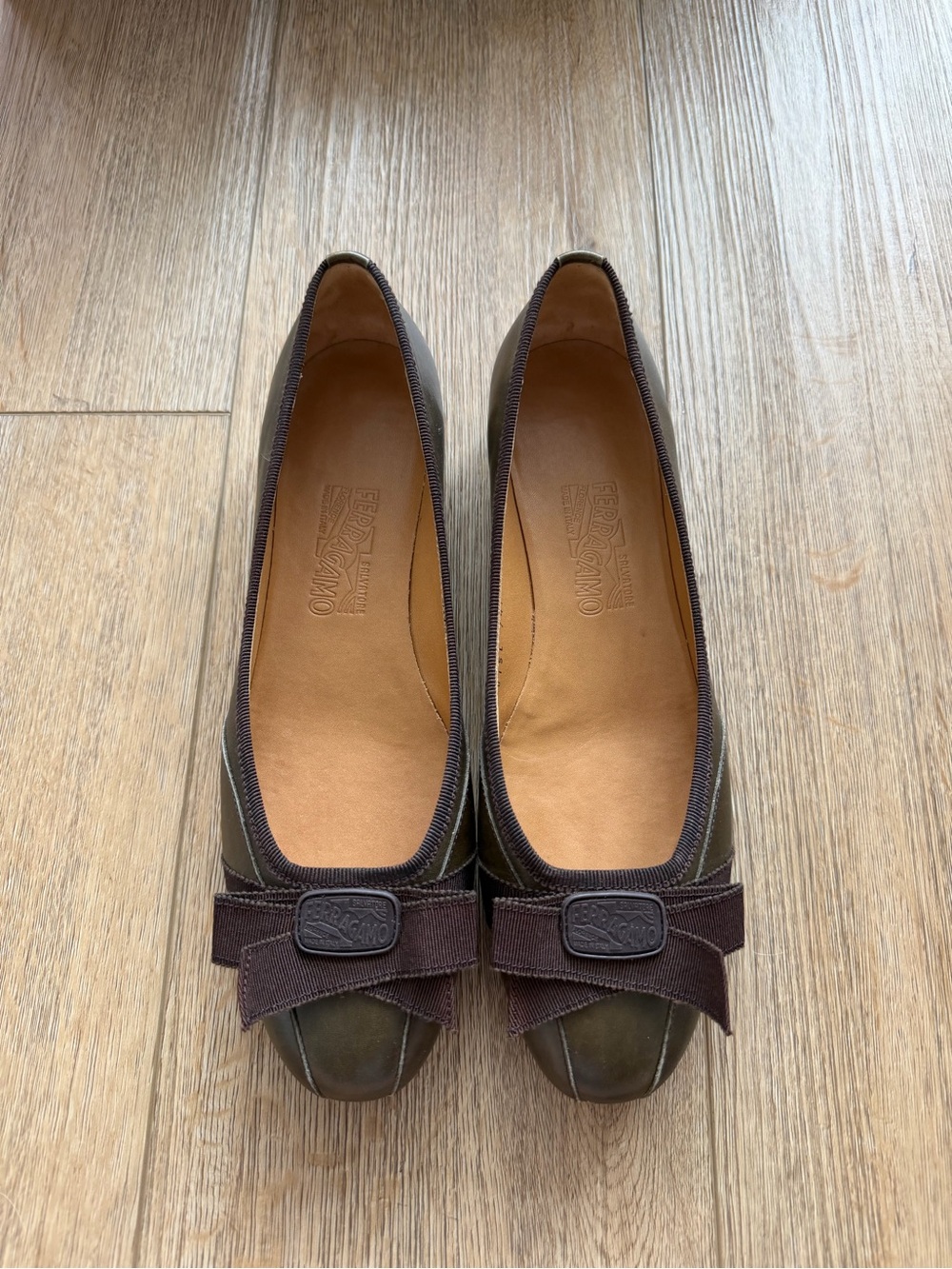 Salvatore Ferragamo Bow Leather Ballet Flats